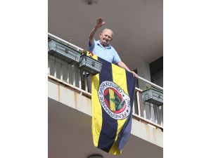 Faruk Ilgaz’dan Bayraklı Kutlama