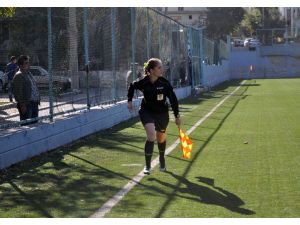 Süper Amatör Ligi Maçında Kadın Hakem Görev Yaptı