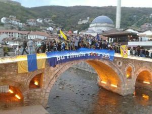 Derbi Zaferi Kosova’da Da Kutlandı