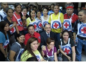 Başbakan Yardımcısı Atalay, Filipinler Kızılhaç Merkezini Ziyaret Etti
