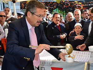 Aşure Mobil Mutfak Tır’ında Pişti