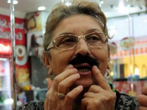 Chp’yi Bıyık Takarak Protesto Etti