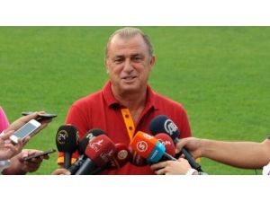 Fatih Terim İmzalıyor