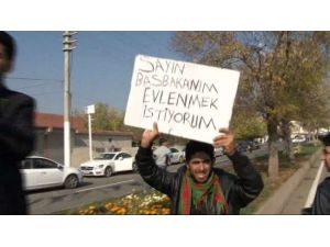 Başbakan’a Öyle Bir Pankart Açtı Ki !