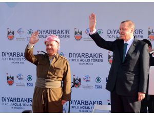 Başbakan Erdoğan, Barzani İle Birlikte Vatandaşları Selamladı