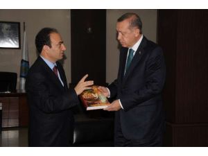 Erdoğan’a Burma Kadayıf İkram Etti