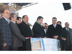 Bakan Kılıç, Olimpik Yüzme Havuzu Temel Atma Törenine Katıldı