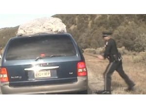 Abd Polisi İçinde Beş Çocuğun Olduğu Araca Ateş Açtı