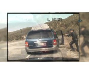 Polis İçinde Çocukların Bulunduğu Araca Ateş Açtı