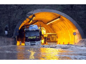 Sardunya Adasında Hortum Ve Sel Felaketi: 17 Ölü