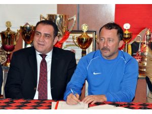 Gaziantepspor’un Yeni Teknik Direktörü Sergen Yalçın 1,5 Yıllık İmzayı Attı