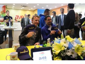 Dırk Kuyt Ve Mehmet Topuz, İmza Gününde Taraftarla Bir Araya Geldi