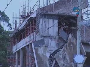 İnşaat Çöktü: 1 Ölü, 50 İşçi Göçük Altında