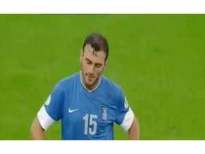 Kendi Kalesine Öyle Bir Gol Attı Ki !