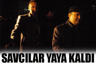 Yetkileri alınan savcılar yaya kaldı 