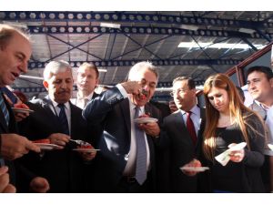 Gümrük Ve Ticaret Bakanı Yazıcı Biber Tatlısı Yedi