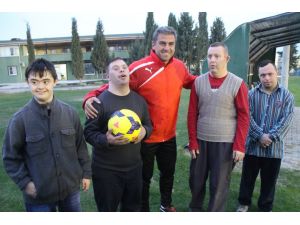 Engelli Çocuklar, Akhisar Belediyespor’u Ziyaret Etti