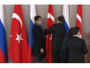 Toplantı Öncesi Bayrak Telaşı