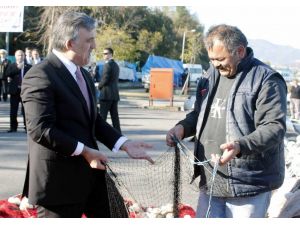 Cumhurbaşkanı Gül Balıkçıların Ağına İlmek Attı