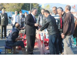 Cumhurbaşkanı İlmek Attı