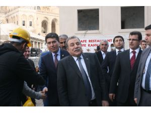 Bakan Güler, Mardinin İlk Otelinin Yıkımı İçin İlk Kazmayı Vurdu