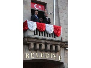 Balkon Konuşması Yaptı