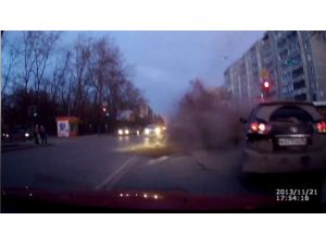 Patlayan Su Borusu Kazaya Neden Oldu