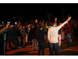 Bursasporlu Taraftarlardan Yönetim Ve Teknik Heyete Tepki