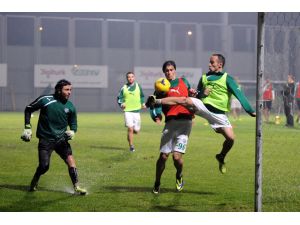 Bursaspor Yağmur Altında Çalıştı