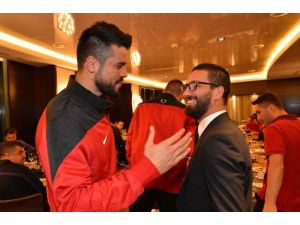 Arda Turan’dan Sürpriz Ziyaret