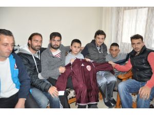 İnegölspor Taraftarlarından Görme Engelli Öğrenci İçin Yardım Kampanyası