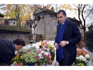 Bakan Çelik, Ahmet Kaya Ve Yılmaz Güneyin Mezarlarını Ziyaret Etti