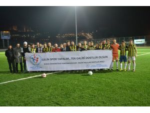 Derbi Öncesi Beşiktaş Ve Fenerbahçe Taraftarları Karşı Karşıya Geldi