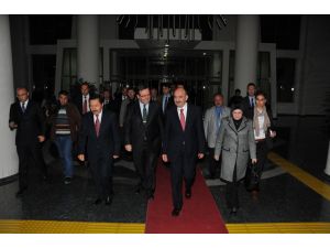 Bakan Müezzinoğlu Akü’yü Ziyaret Etti