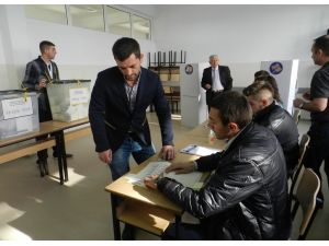 Kosova Yerel Seçimlerin İkinci Turu İçin Sandık Başına Gidiyor
