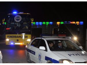 Fenerbahçe Ve Beşiktaş, Derbi İçin Stada Hareket Etti