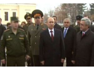 Putin Protestolarla Karşılandı