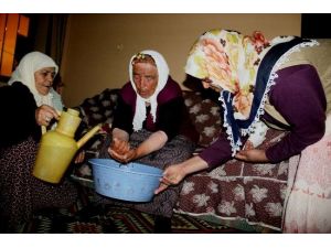 100 Yaşında Kimlik Peşinde