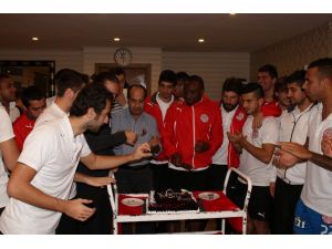 Antalyaspor’da Isaace Sürpriz Doğum Günü