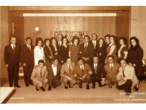 Bu Fotoğrafta Bir Bakan Var