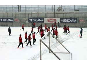Torku Konyaspor, Kar Altında Çalıştı