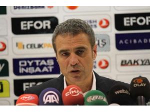 Ersun Yanal Rakibi Kutlamakla Yetindi