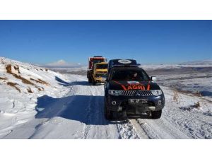 Kar Engelini Aşıp Hasta Kadına Ulaştılar