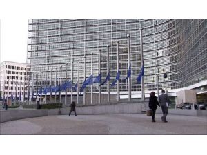 Ab Bayrakları Yarıya İndirildi