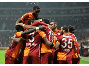 Galatasaray - Elazığspor Maçı 2-0 Devam Ediyor
