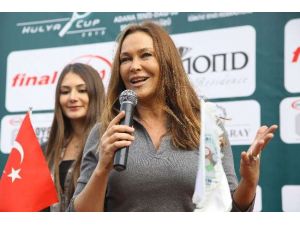 Adana’da Hülya Avşar Rüzgarı Esti