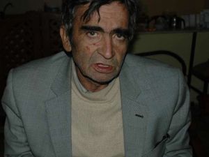 Isınmak İçin Yanan Sobaya Sarıldı