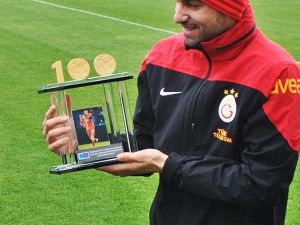 Burak Yılmaz’a 100. Gol Plaketi