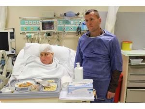 Konuşarak Beyin Ameliyatı Oldu