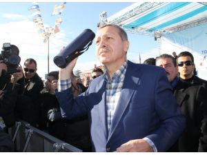 Başbakan Edirnede Satranç Seti Dağıttı